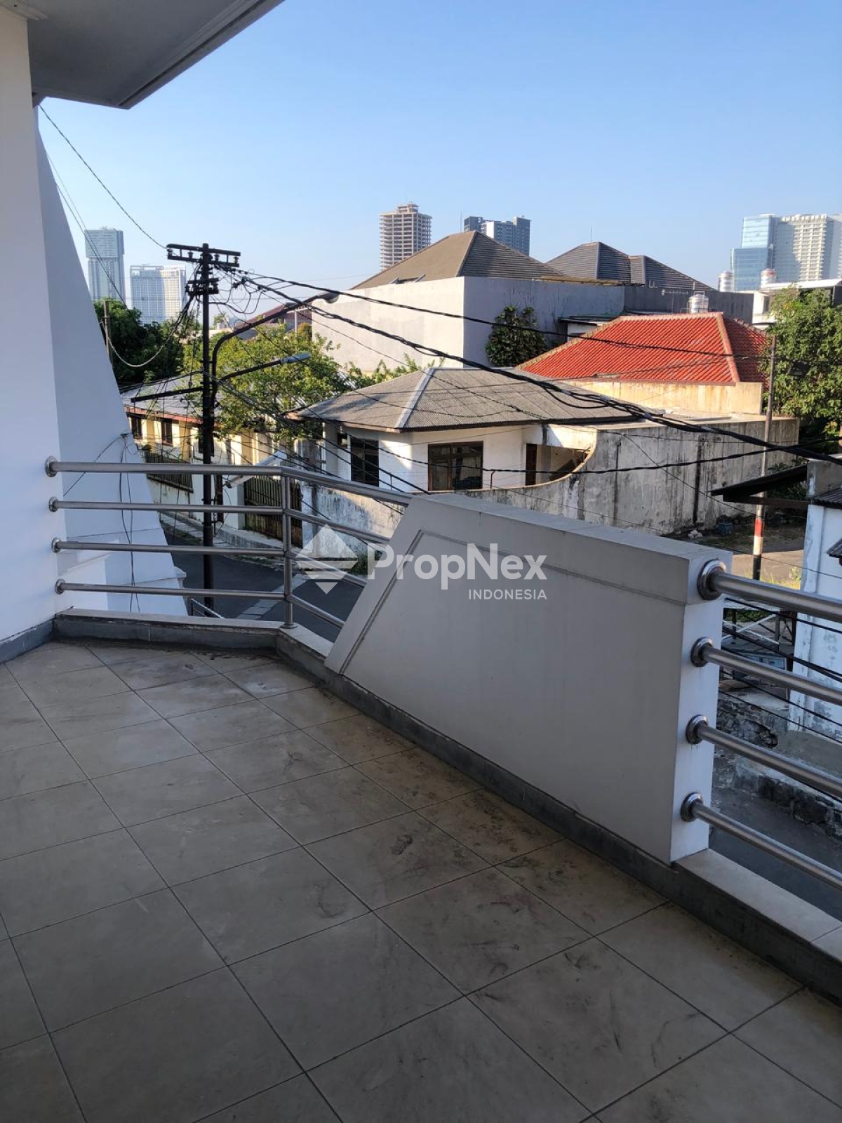 Dijual Rumah Di Darmo Baru Barat, Terawat dan Siap Huni — foto 5